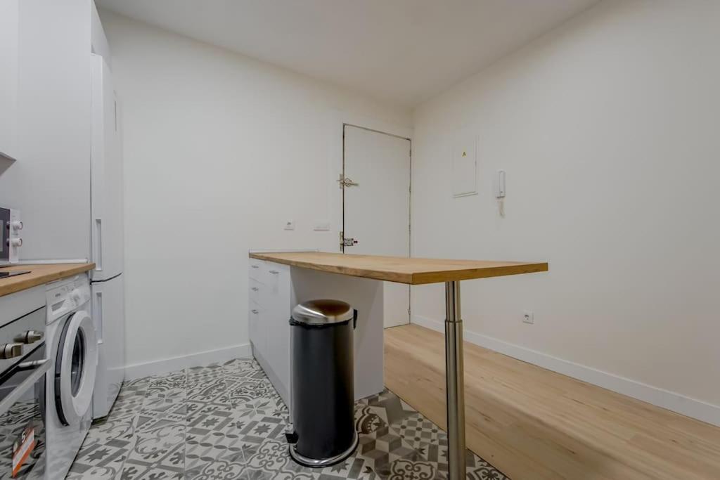 Modern Apt Para 6Px En La Plaza De Tirso De Molina Мадрид Экстерьер фото